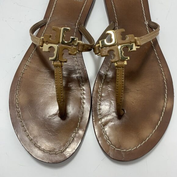 Tory Burch Golden Metal Logo T-Strap Leather Flat Sandals Size 9 Womens - Picture 2 of 11